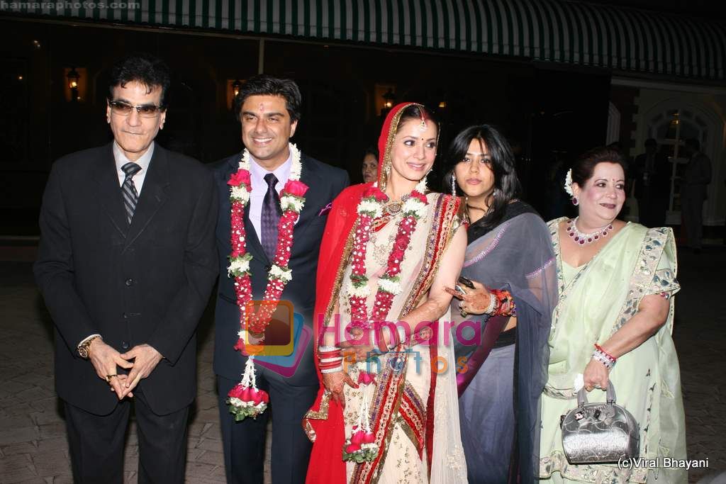 Neelam Kothari, Sameer Soni, Ekta Kapoor, Jeetendra, Shobha Kapoor at Sameer-Neelam wedding in Taj Land's End on 23rd Jan 2011 