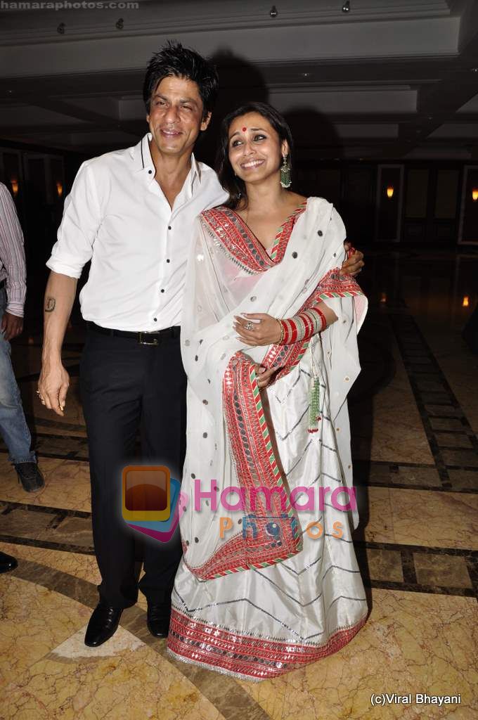 Rani Mukherjee, Shahrukh Khan at Neelam and Sameer's wedding reception in Mumbai on 24th Jan 2011 