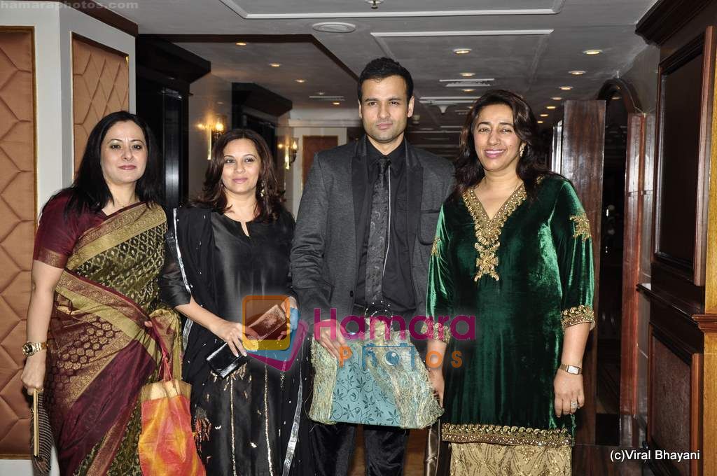 Rohit Roy at Neelam and Sameer's wedding reception in Mumbai on 24th Jan 2011 