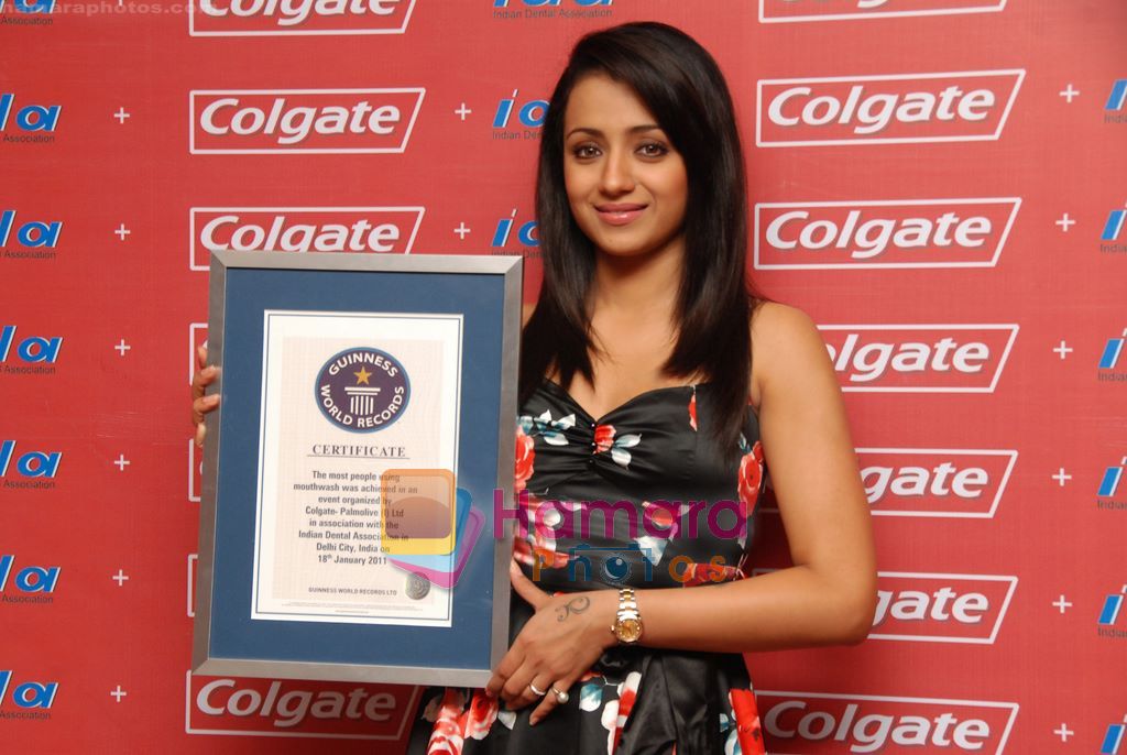 Trisha Krishnan poses with Guinness World Records certificate for Colgate and IDA on 25th Jan 2011 