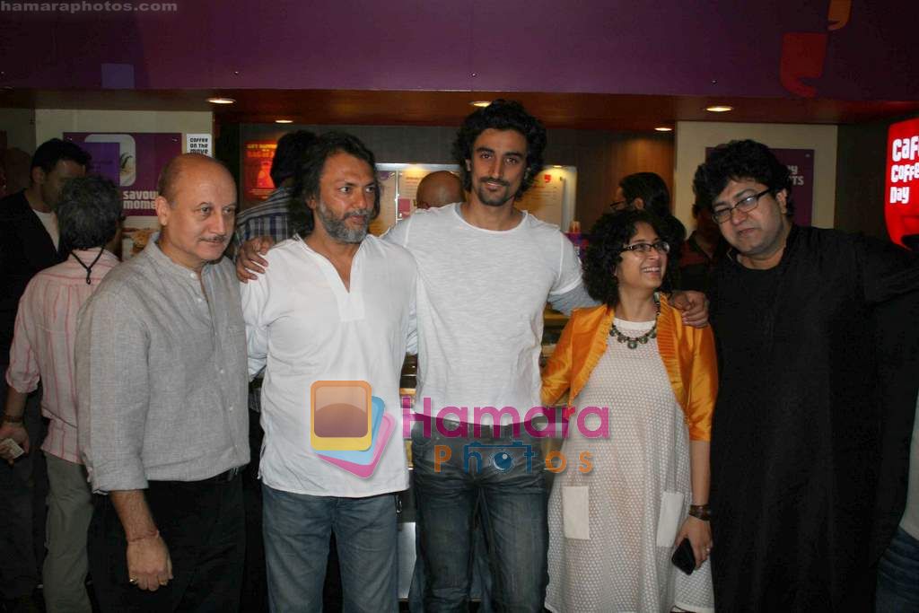 Anupam Kher, Rakeysh Omprakash Mehra, Kunal Kapoor, Kiran Rao, Prasoon Joshi at Rang De Basanti team celebrates its 5th year with special screening in PVR on 26th Jan 2011 