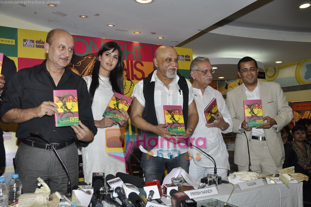 Anupam Kher, Katrina Kaif, Pritish Nandy, Gulzar, Chetan Bhagat at Tonite This Savage Rite book launch in Crossword, Mumbai on 27th Jan 2011 