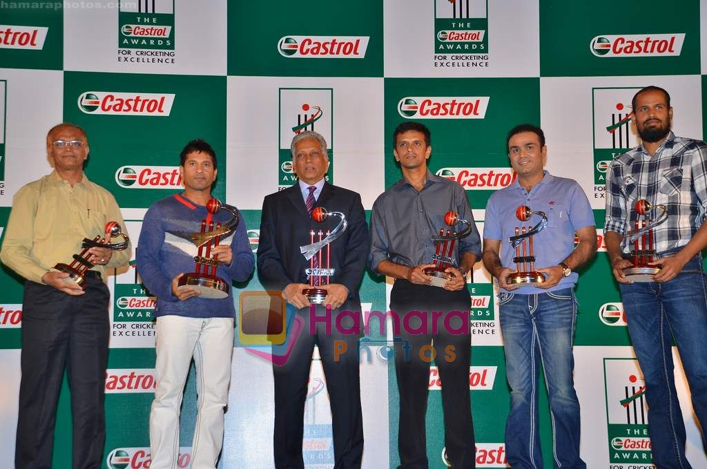Sachin Tendulkar, Mohinder Amarnath, Rahul Dravid, Virender Sehwag, Yusuf Pathan at Castrol Cricket Awards in Grand Hyatt, Mumbai on 28th Jan 2011 