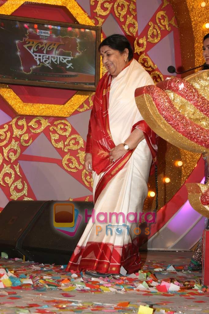 Lata Mangeshkar at Mi Marathi Awards in Andheri Sports Complex on 29th Jan 2011 