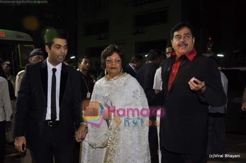 Shatrughun Sinha, Karan Johar at The 56th Idea Filmfare Awards 2010 in Yrf studios, Mumbai on 29th Jan 2011 