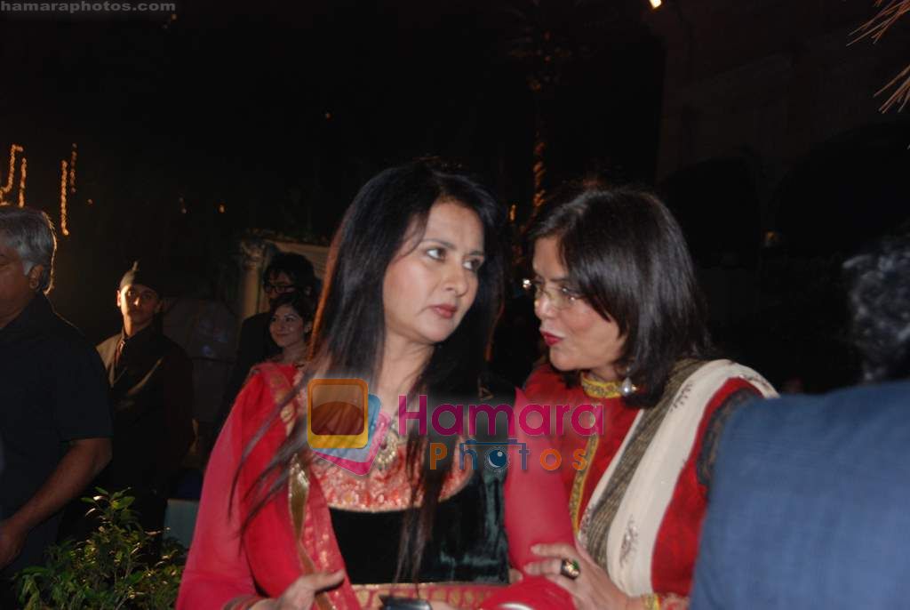 Zeenat Aman, Poonam Dhillon at Banpreet Singh son's wedding in ITC Grand Maratha on 31st Jan 2011 