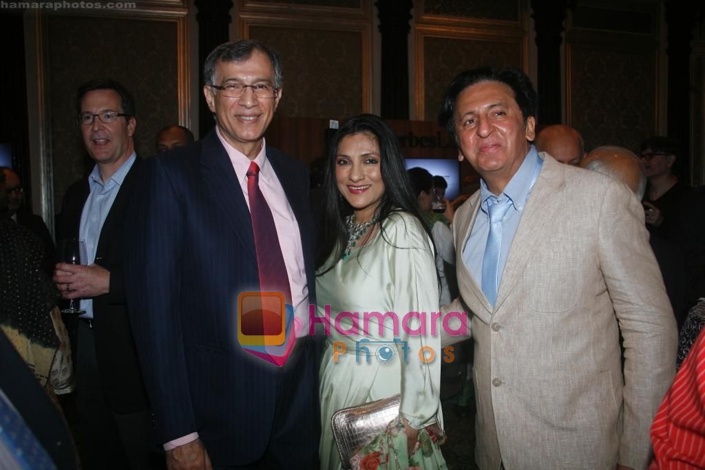 Niranjan Hiranandani with Aarti & Kailash Surendranath at Forbes Life India launch in Mumbai on 1st Feb 2011