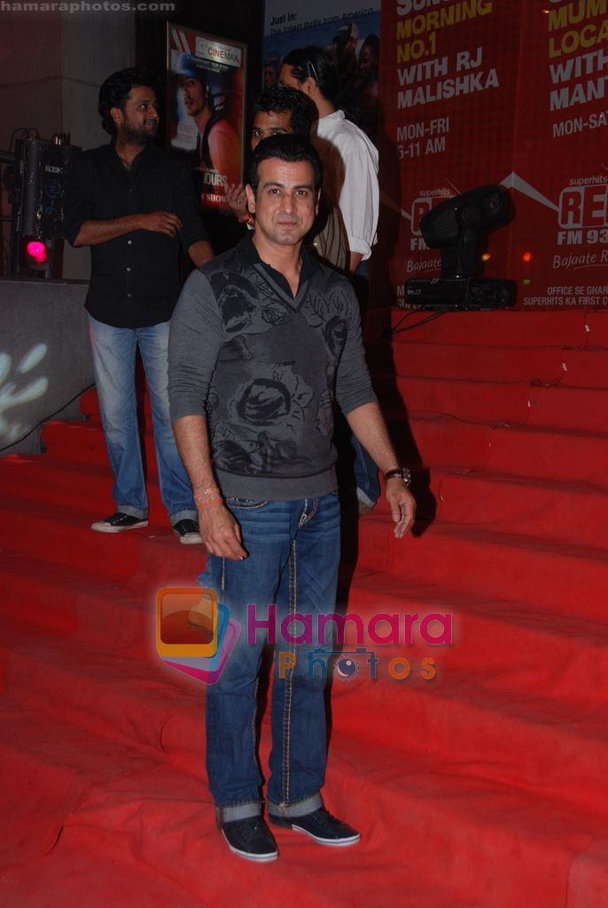 Ronit Roy at the Premiere of Yeh Saali Zindagi in Cinema , Mumbai on 2nd Feb 2011 