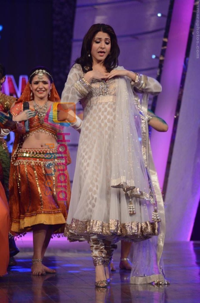 Anushka Sharma on the sets of Chak Dhoom Dhoom on 2nd Feb 2011 