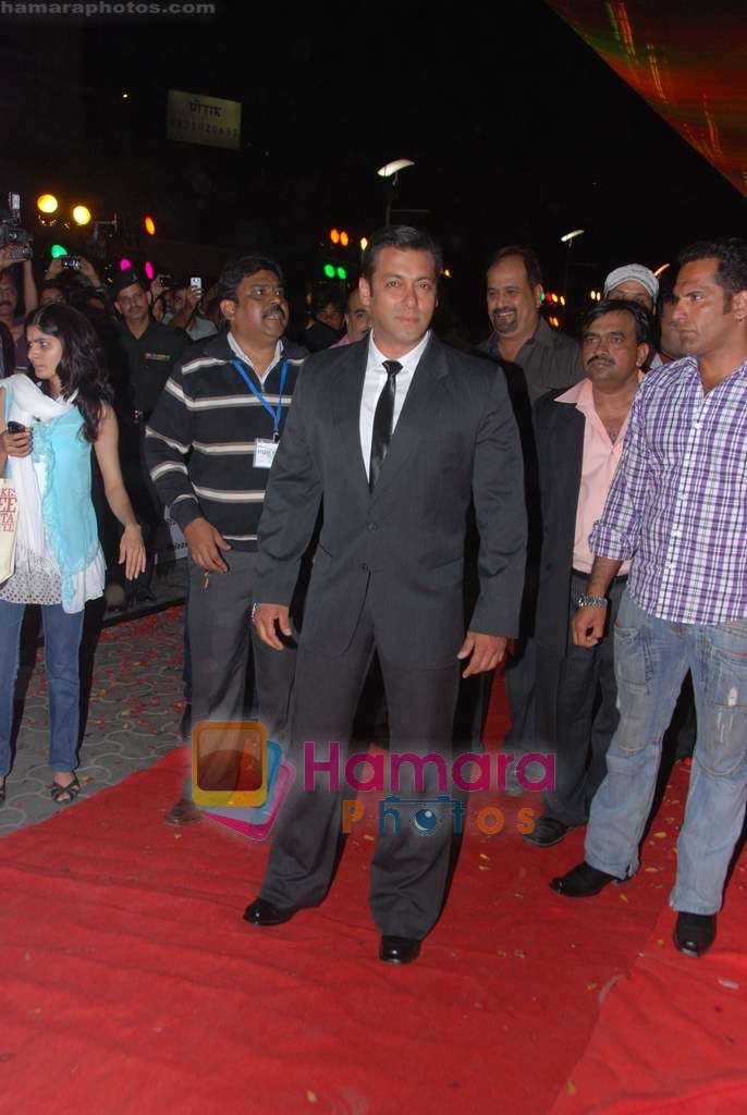 Salman Khan at the Premiere of Hum Dono Rangeen in Cinemax on 3rd Feb 2011 