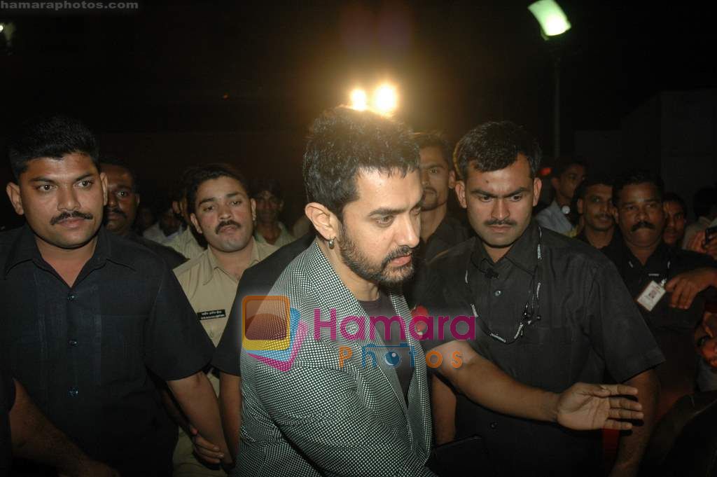 Aamir Khan at the Premiere of Hum Dono Rangeen in Cinemax on 3rd Feb 2011 