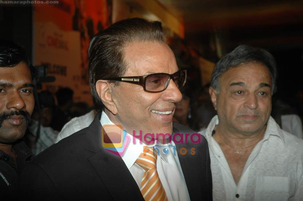 Dharmendra at the Premiere of Hum Dono Rangeen in Cinemax on 3rd Feb 2011 