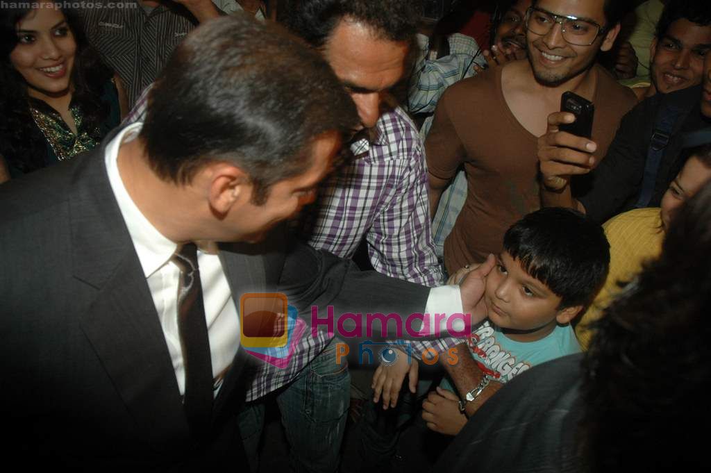 Salman Khan at the Premiere of Hum Dono Rangeen in Cinemax on 3rd Feb 2011 