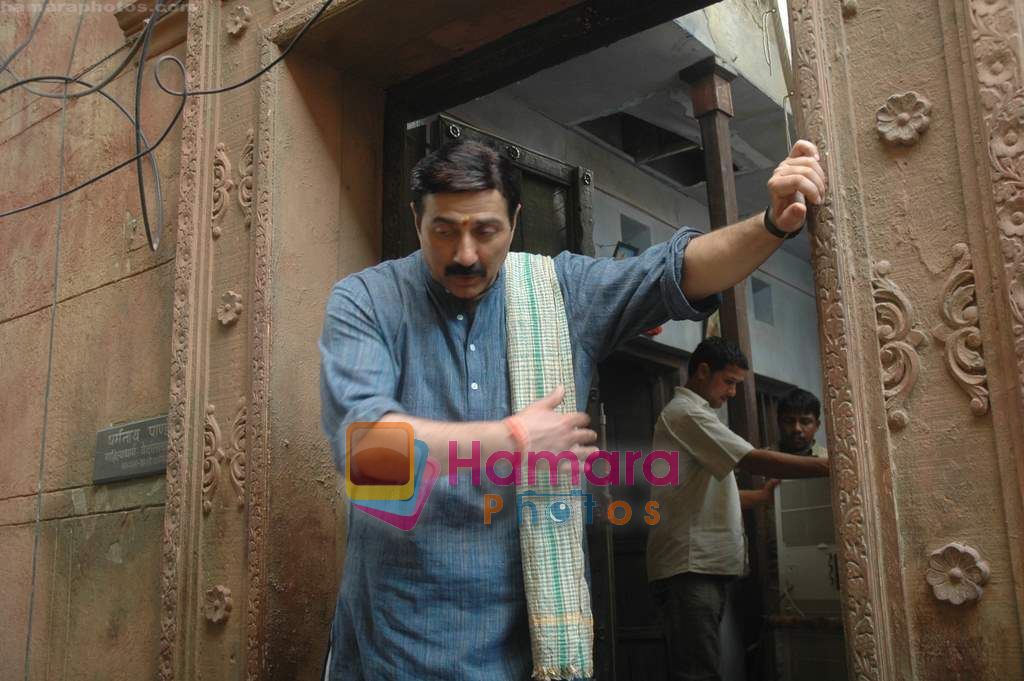 Sunny Deol look for Mohalla 80, a film by Dr. Chandraprakash Dwivedi in Filmistan on 4th Feb 2011