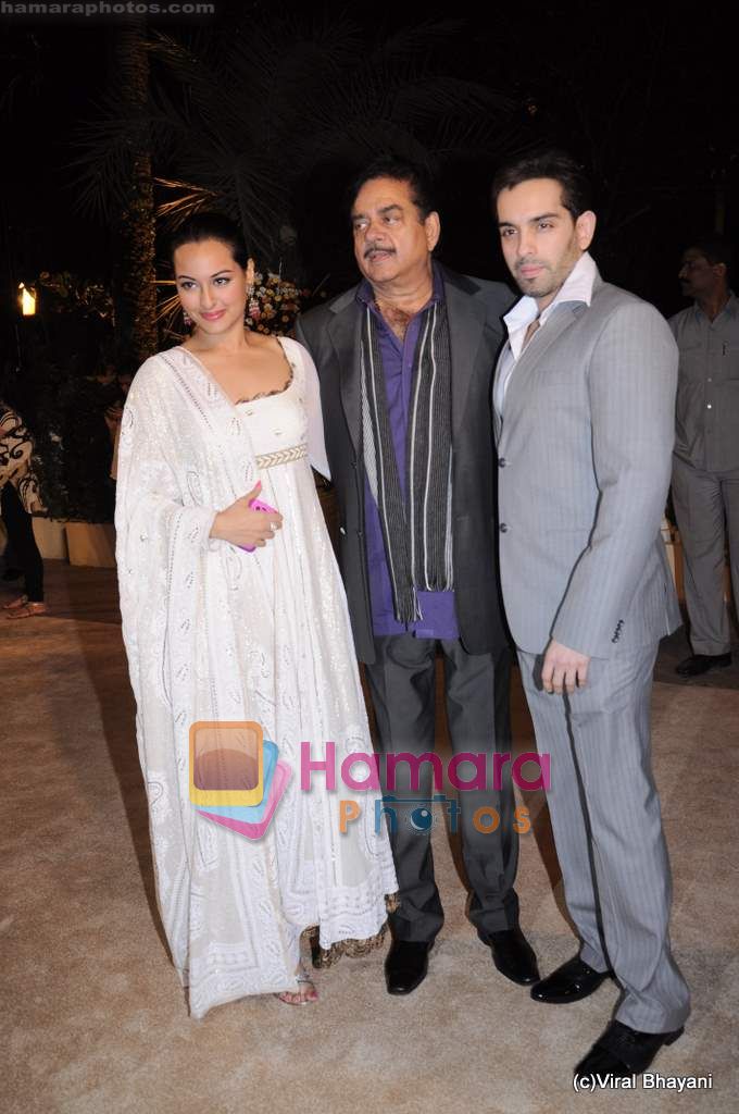 Sonakshi Sinha, Shatrughun Sinha, Luv Sinha at  Imran Khan's wedding reception in Taj Land's End on 5th Feb 2011 