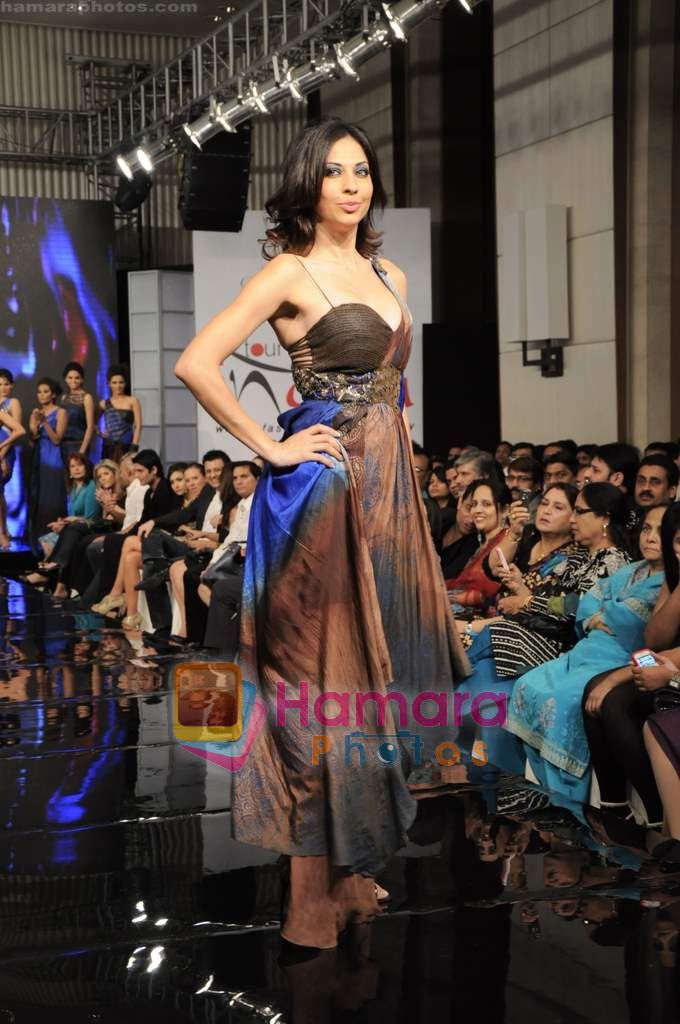 Vida Samadzai at Gitanjali Tour De India fashion  show in Trident, Mumbai on 6th Feb 2011 