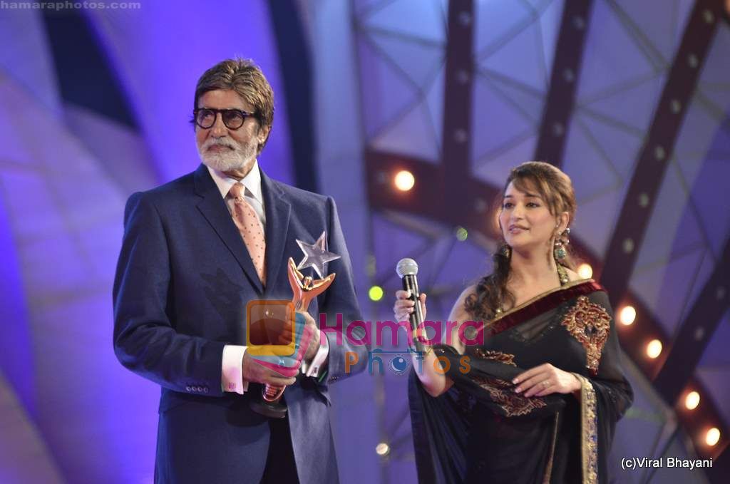 Amitabh Bachchan at Stardust Awards 2011 in Mumbai on 6th Feb 2011 ~0
