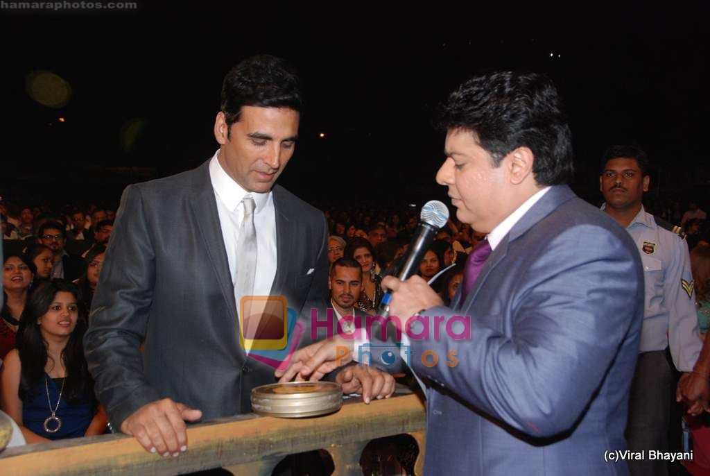 Akshay Kumar at Stardust Awards 2011 in Mumbai on 6th Feb 2011 ~0