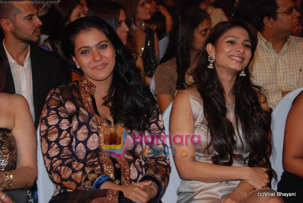 Kajol, Tanisha Mukherjee at Stardust Awards 2011 in Mumbai on 6th Feb 2011 