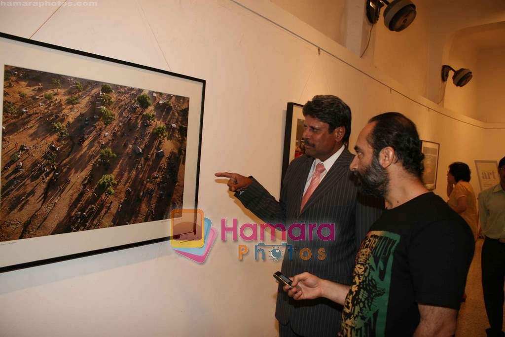 Kapil Dev at Art Htu Lens exhibition in Kalaghoda on 7th Feb 2011 