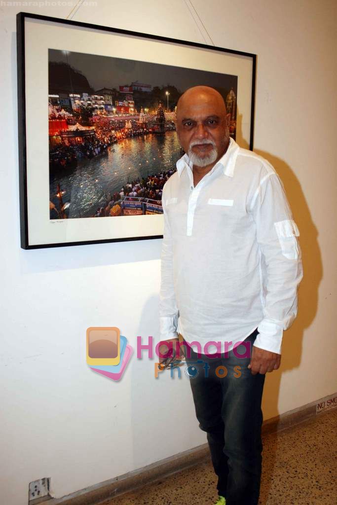 Pritish Nandy at Art Htu Lens exhibition in Kalaghoda on 7th Feb 2011 