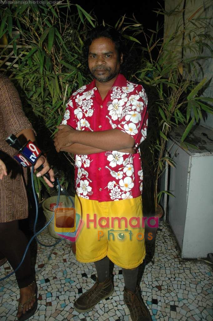 Omkar Das at Taz's film mahurat Chal Joothey in Blue Waters on 10th Feb 2011 