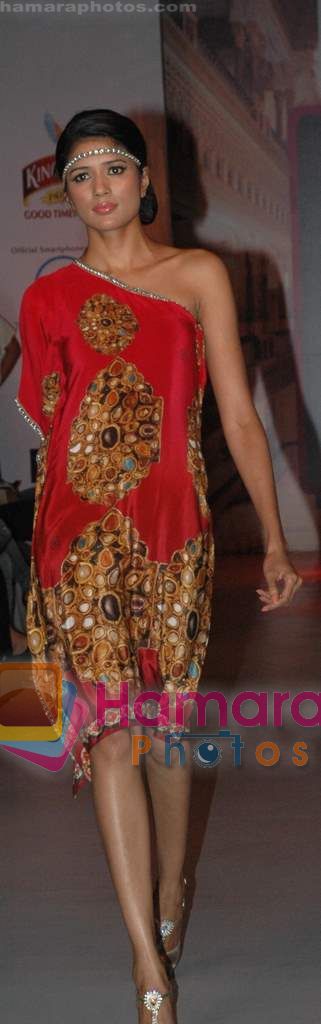 Model walks the ramp for Pria Kataria Puri at Bangalore fashion week on 10th Feb 2011 