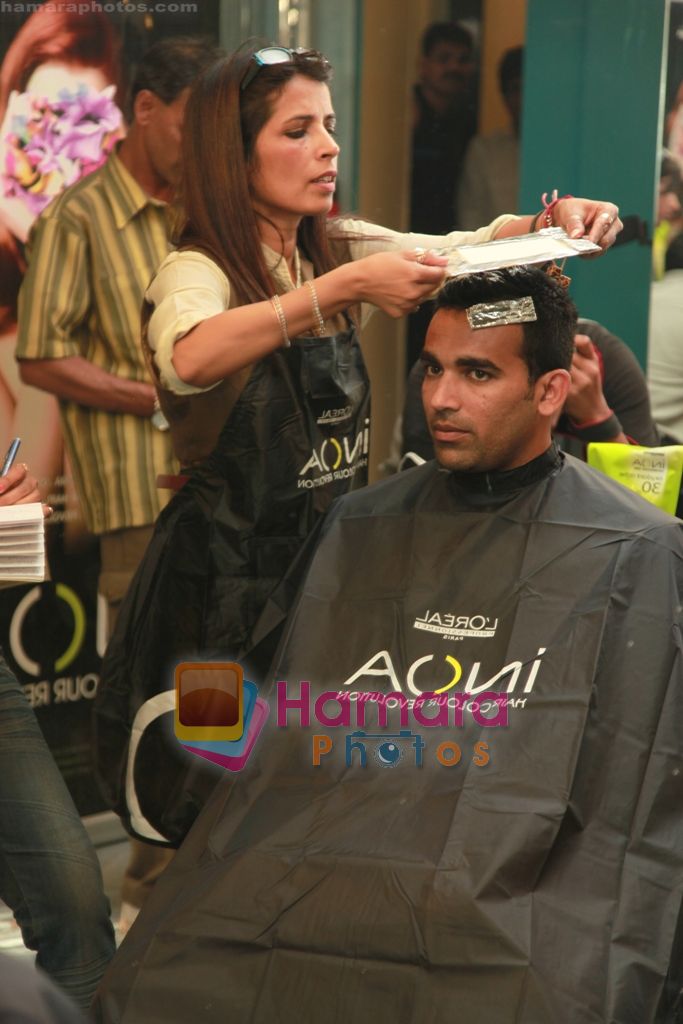 zaheer khan at L'Oreal professionnel inoa gives zaheer khan a makeover in kromakay, juhu, mumbai on 10th feb 2011 