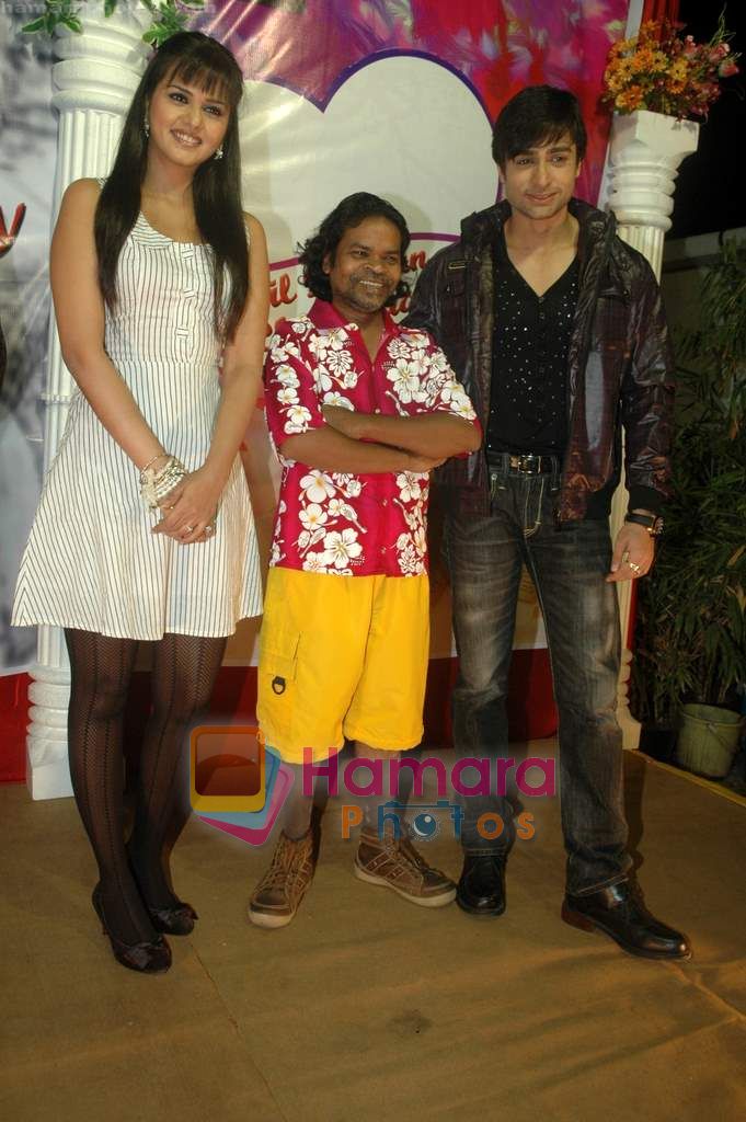 Shaleen Bhanot, Daljeet Kaur, Omkar Das at Taz's film mahurat Chal Joothey in Blue Waters on 10th Feb 2011 
