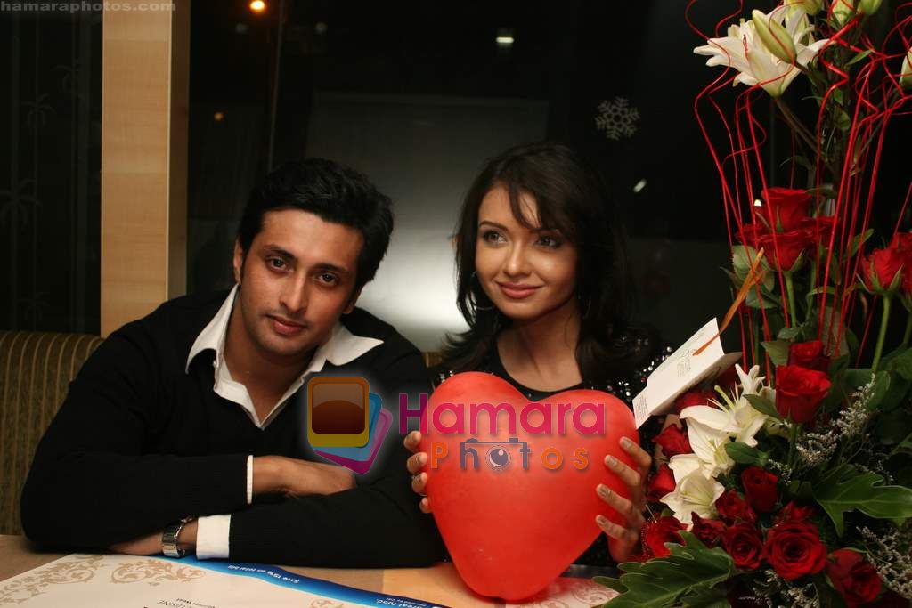 Parul Chaudhary, Yash Pandit at TV birthday bash of actor Parul Chaudhry in Amboli on 11th Feb 2011 