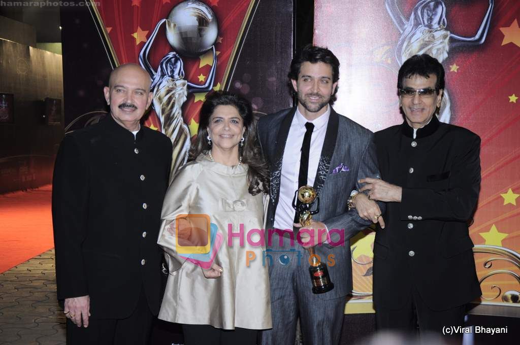 Hrithik Roshan, Rakesh Roshan, Jeetendra at Global Indian Film and TV awards by Balaji on 12th Feb 2011 