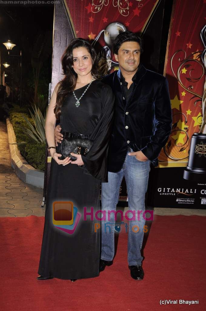 Neelam Kothari, Sameer Soni at Global Indian Film and TV awards by Balaji on 12th Feb 2011 