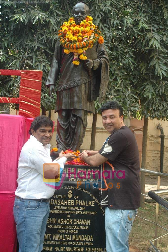 Anu Malik, Johnny Lever at Dadasaheb Phalke statue unleveling ceremony in Film City on 15th Feb 2011 