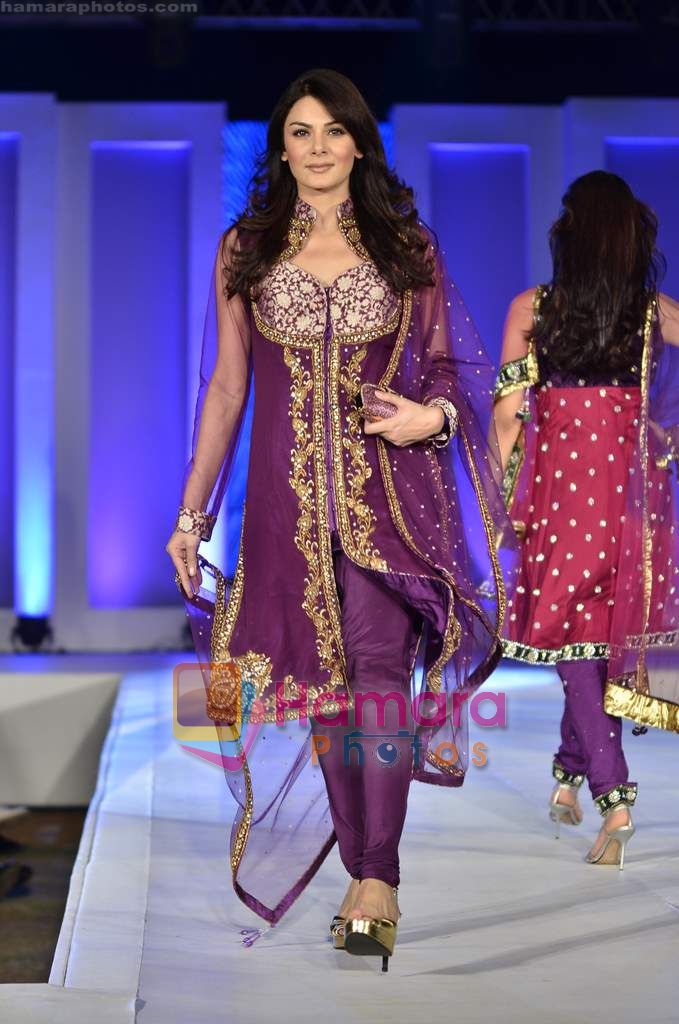 Model walk the ramp for Indian and International brands at India Fashion Forum in Renaissance Hotel  on 17th Feb 2011 