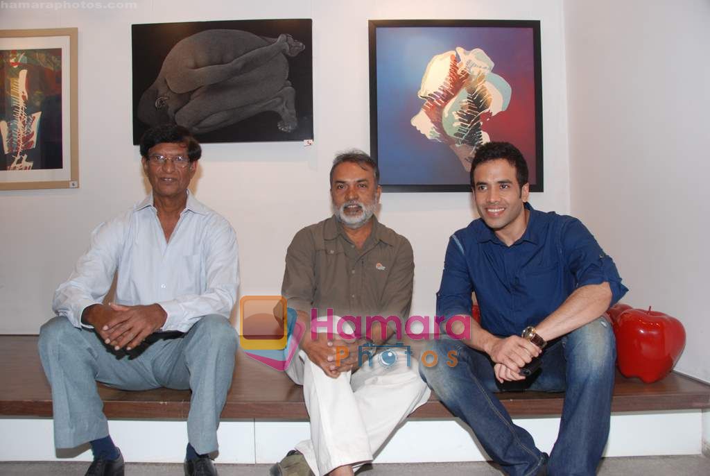 Tusshar Kapoor inaugurates Bendre art event in Bandra, Mumbai on 19th Feb 2011 
