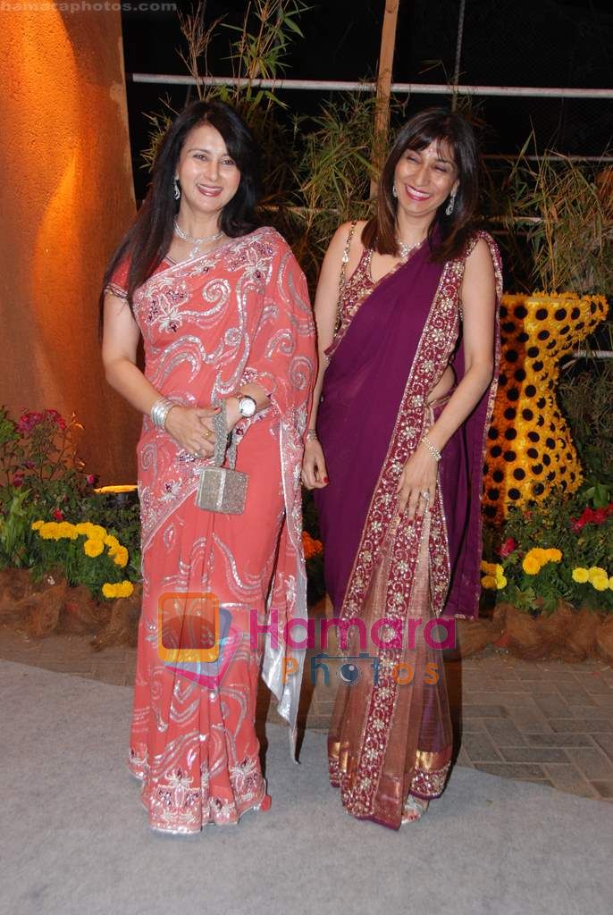 Poonam Dhillon at Venugopal Dhoot's daughter wedding in Turf Club on 19th Feeb 2011 