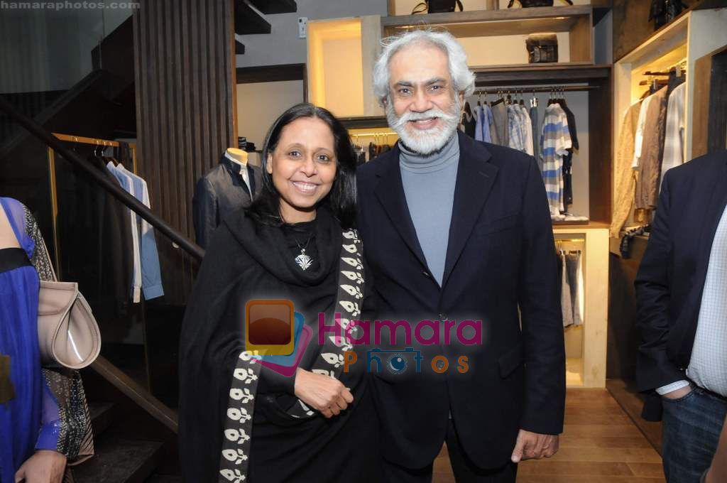 Anju Modi & Sunil Sethi at Adolfo Dominguez store launch in Delhi on 20th Feb 2011
