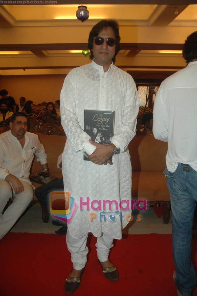 Talat Aziz at the launch of Zakir Hussain Album The Legacy by Ustad Sultan Khan and his son Sabir Khan in Juhu on 21st Feb 2011 