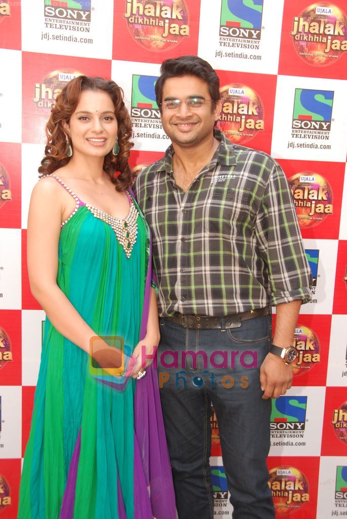 Kangana Ranaut, Madhavan promote Tanu Weds Manu on Jhalak Dikhla Ja sets in Filmistan, Mumbai on 24th Feb 2011 