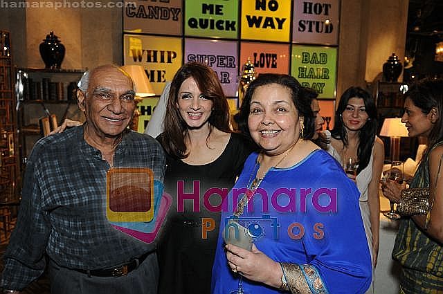 yash and pamela johar & sussanne roshan at the Launch of Suzanne Roshan's The Charcoal Project in Andheri, Mumbai on 27th Feb 2011