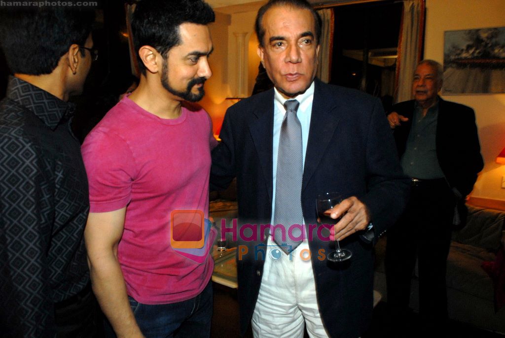 Aamir Khan at Stardust anniversary bash in Breach Candy, Mumbai on 26th Feb 2011 