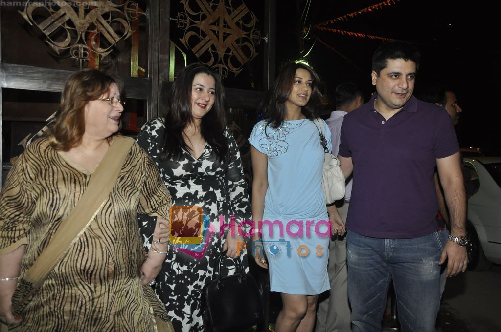 Sonali Bendre at the Launch of Suzanne Roshan's The Charcoal Project in Andheri, Mumbai on 27th Feb 2011 