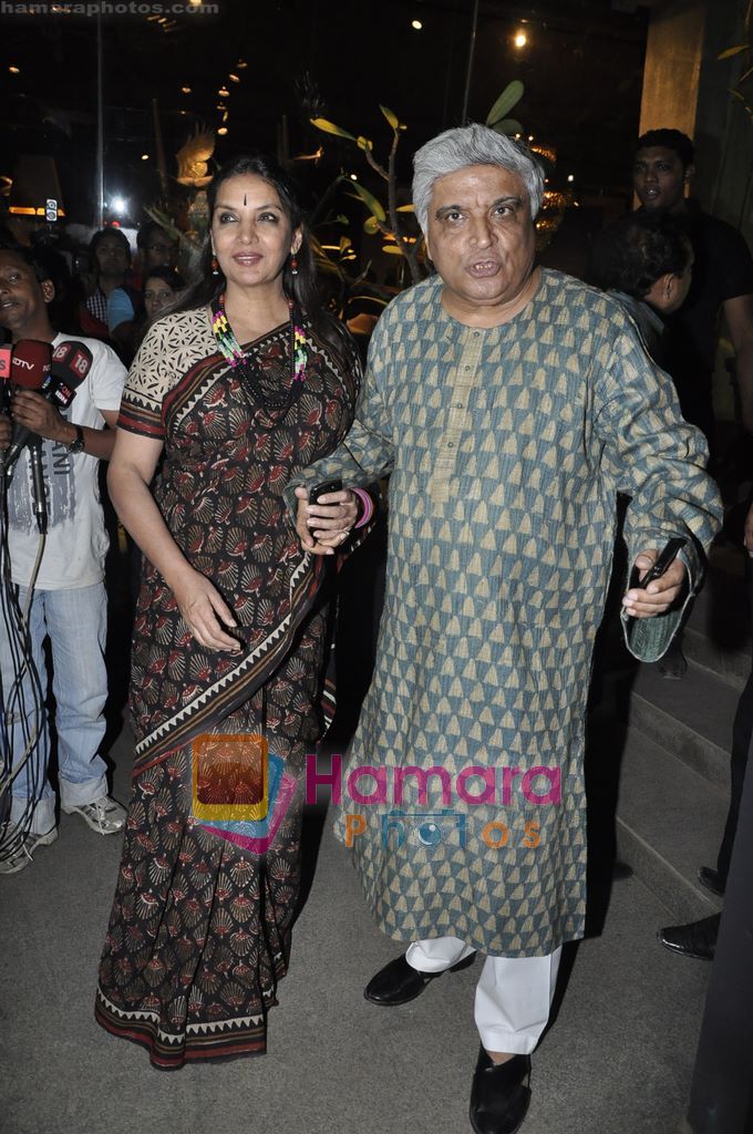 Shabana Azmi, Javed Akhtar at the Launch of Suzanne Roshan's The Charcoal Project in Andheri, Mumbai on 27th Feb 2011 