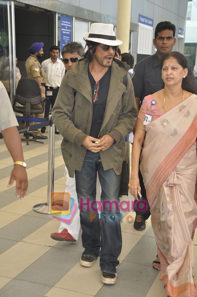 Shahrukh Khan snapped in his Johny depp look in  Domestic Airport, Mumbai on 28th Feb 2011 