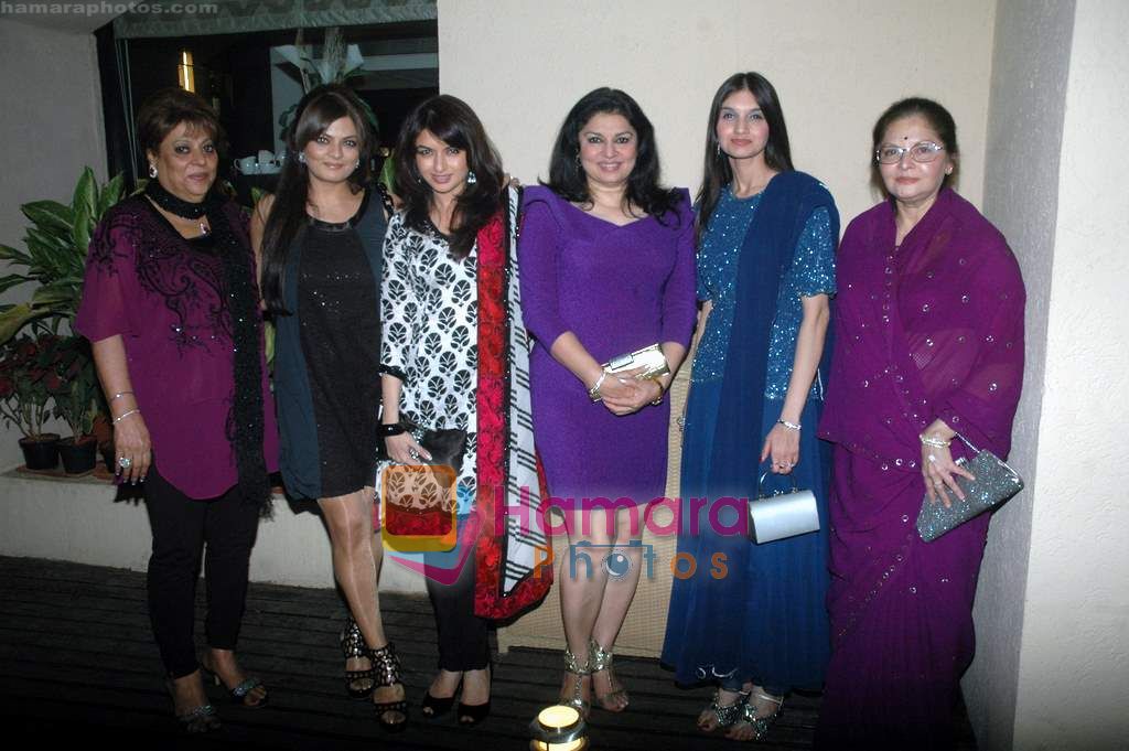 Sheeba, Bhagyashree, Kiran Juneja at Kanchan Adhikari's ladies night in Oakwood on 5th March 2011 