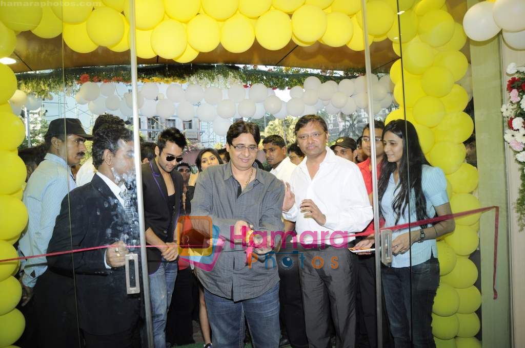 Vashu Bhagnani, Jackky Bhagnani, Pooja Gupta at Faltu music launch in Planet M on 9th March 2011 