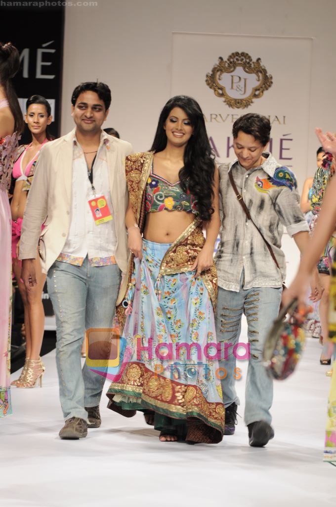 Geeta Basra walks for Parvesh and Jai at Lakme Fashion Week 2011 Day 1 in Grand Hyatt, Mumbai on 10th March 2011 