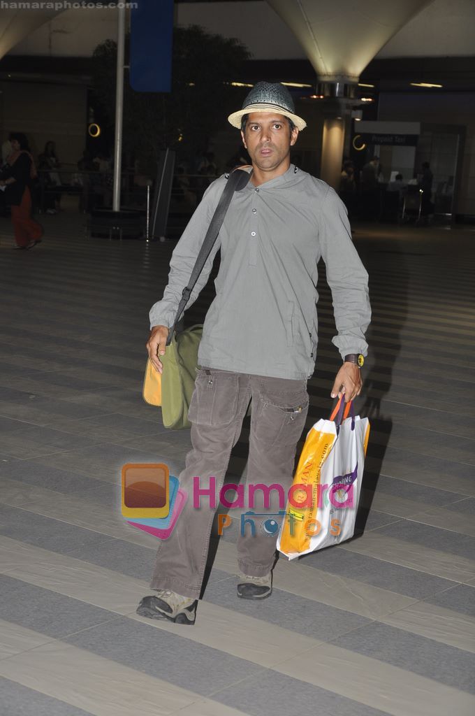 Farhan Akhtar return from Don 2's Malaysia schedule in Mumbai Airort on 11th March 2011 