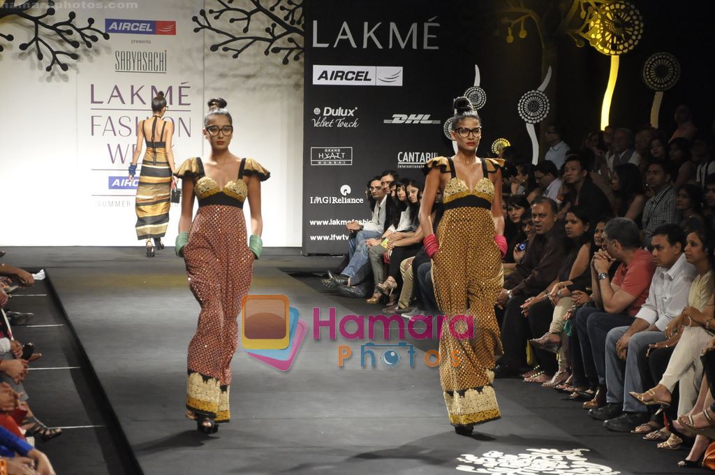 Model walk the ramp for Sabyasachi Mukherjee's show at Lakme Fashion Week 2011 Day 1 in Grand Hyatt, Mumbai on 11th March 2011 