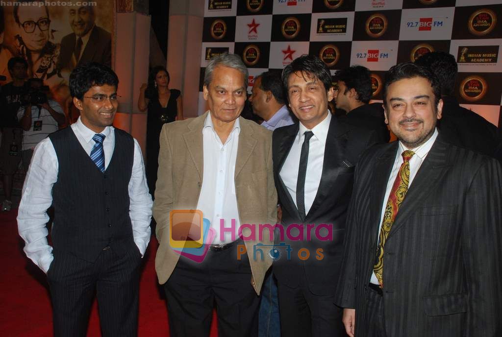 Shekhar Suman, Adnan Sami at Big Star IMA Awards red carpet on 11th March 2011 